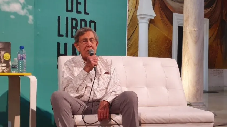 Presenta su libro Cuauhtémoc Cárdenas