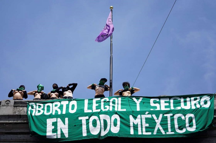 Despenalizacion del aborto será sometido a consulta, López Obrador