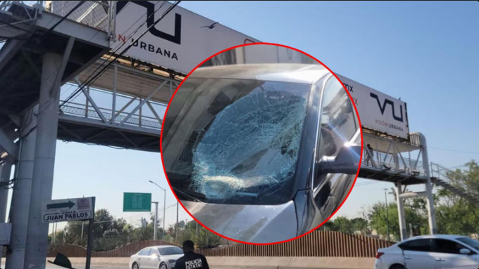 Niña se tira de puente peatonal pero cae sobre un carro en Torreón