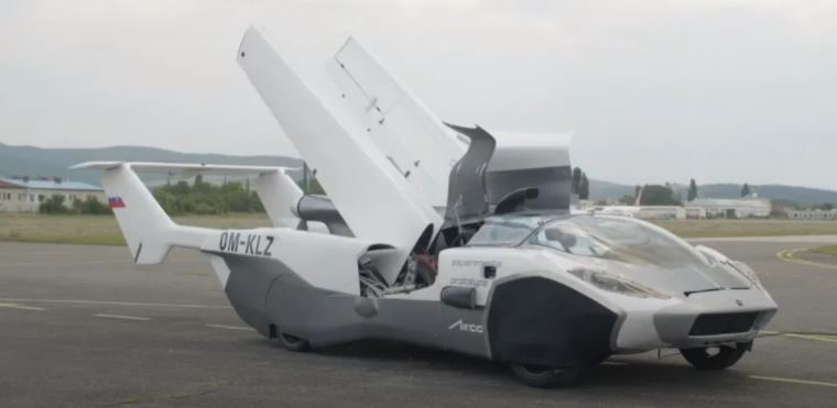 AirCar, coche que se convierte en avión, realiza con éxito su 1er. vuelo de prueba