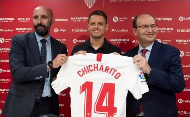 ‘Chicharito’ es presentado con el Sevilla