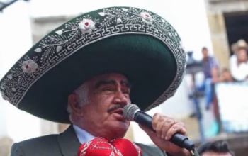 Hijo de Vicente Fernández informa que éste encuentra grave