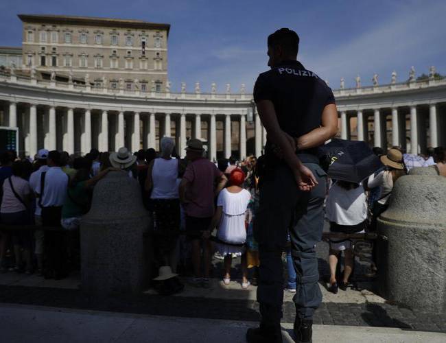 Papa ordena enjuiciar a cura que abusó de monaguillos en el Vaticano