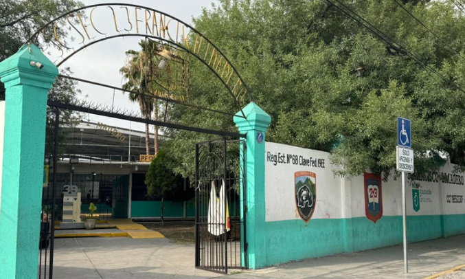 Reportan brote de Covid-19 en escuela secundaria de Monterrey