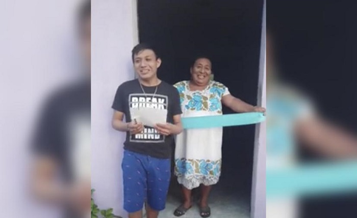 Joven yucateco se viraliza tras abrir su tiendita con corte de listón
