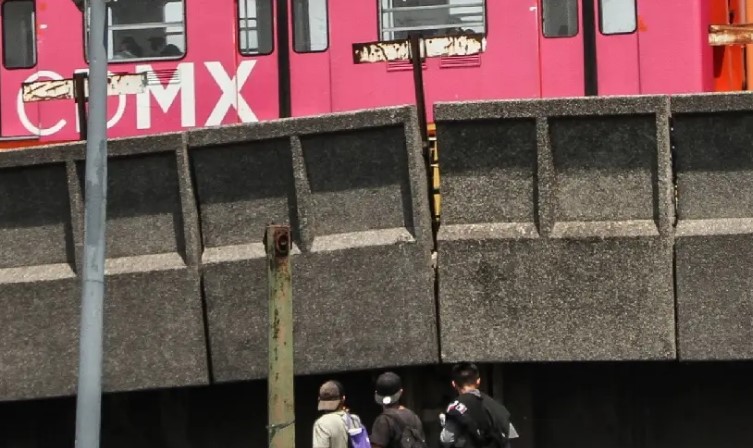 (VÍDEO) CDMX: Con todo y GN arrollan a dos personas en la Línea B del Metro