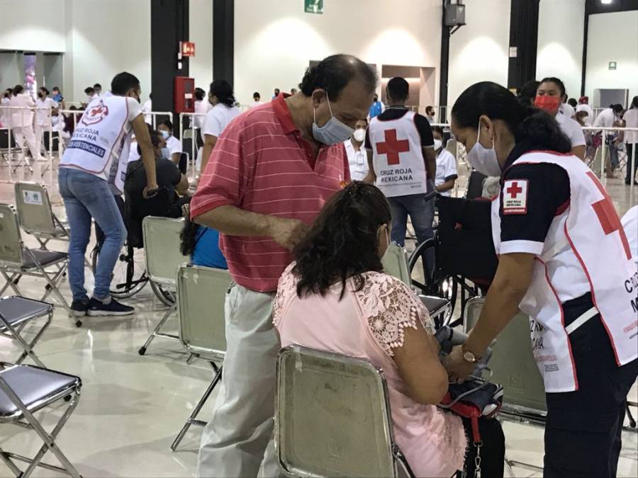 Voluntarios de Cruz Roja Mexicana brindan servicios asistenciales a yucatecos