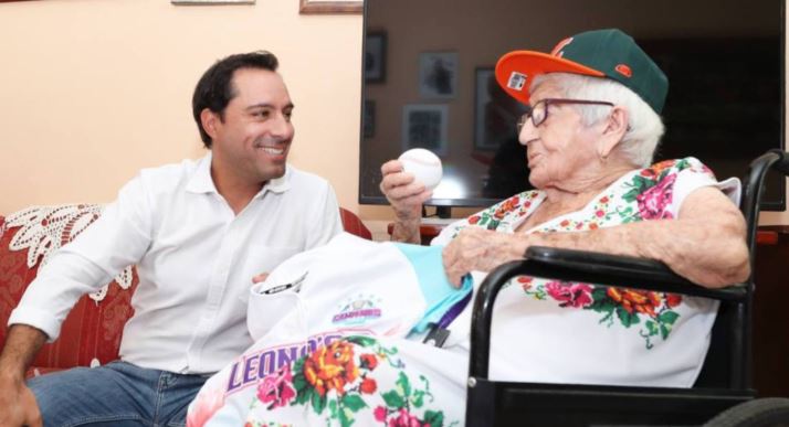 Meridana cumplió 100 años: Su regalo conocer a Mauricio Vila, gobernador de Yucatán
