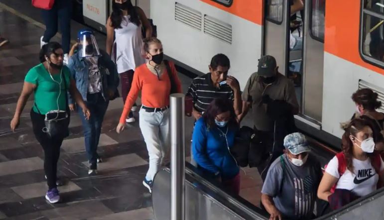 Acoso contra mujer en Metro de CDMX desata una riña