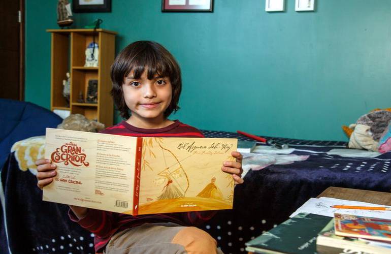 Día del Niño: A sus 10 años, Fénix publica su primer libro
