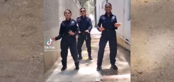 Investigan a policías de Michoacán que bailaron con uniforme para TikTok